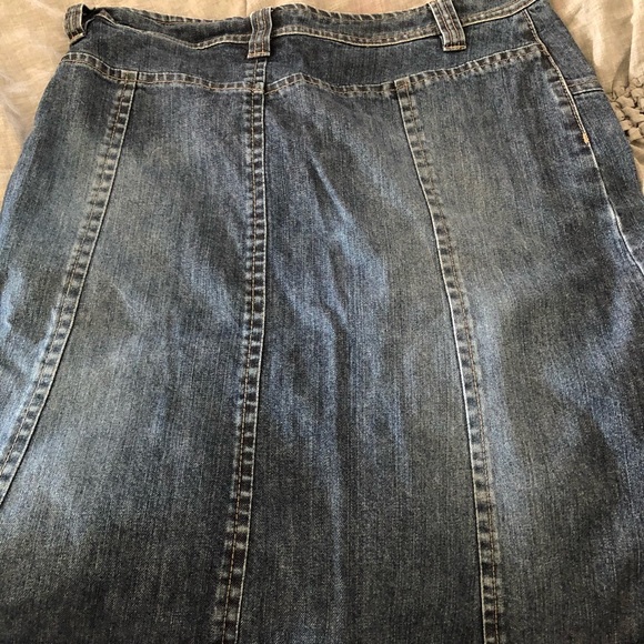 H & M denim skirt - Picture 2 of 4